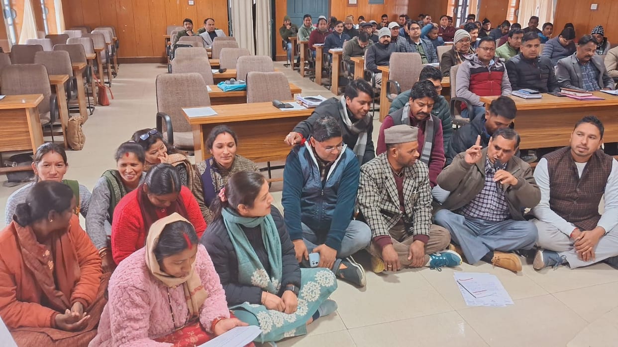 Ruckus in District Panchayat meeting, members staged a protest