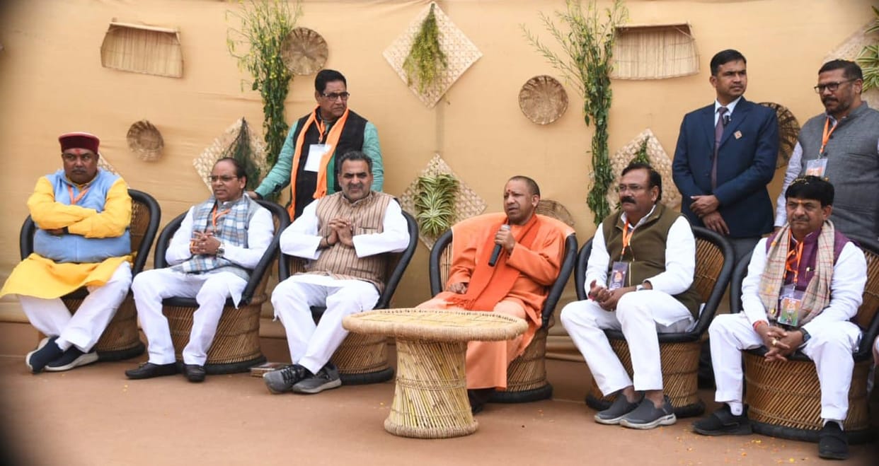 Village Firozpur became Ram-may, Yogi listened to the thoughts of the villagers.