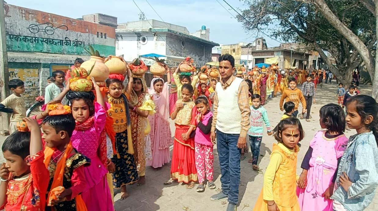 Before Ramkatha, women took out Kalash Yatra