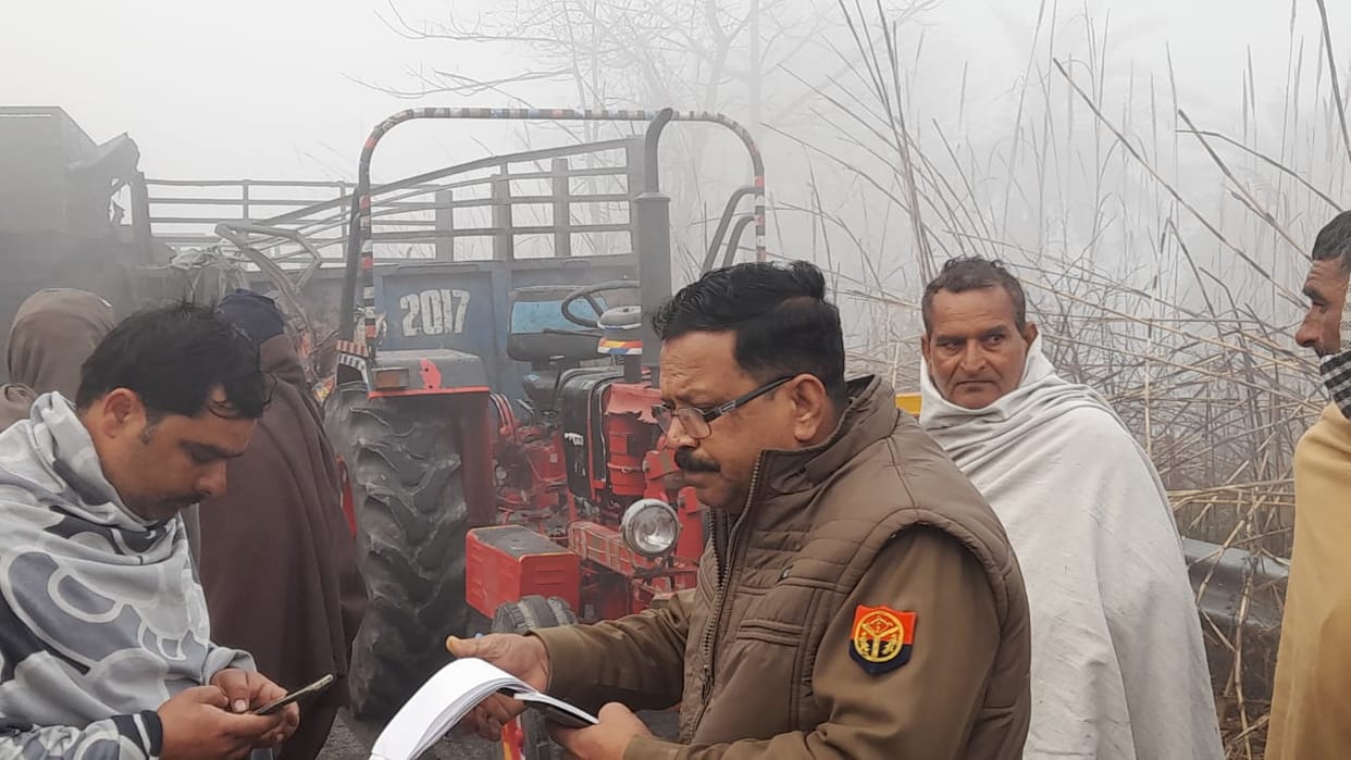 Canter and tractor-trolley collided in fog, two laborers died