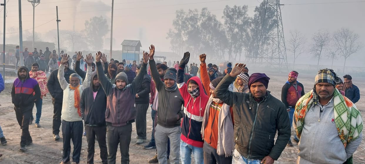 Farmers' uproar in sugar mill, weighing remained closed for three hours