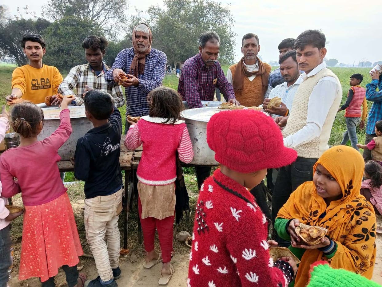 Devotees organized Bhandara in Nagla Dallu