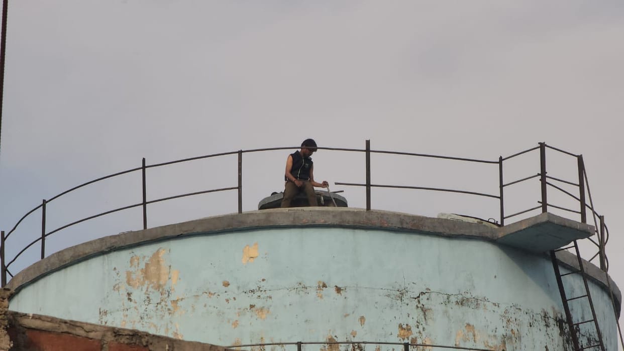 Mentally ill youth climbed on water tank, created ruckus