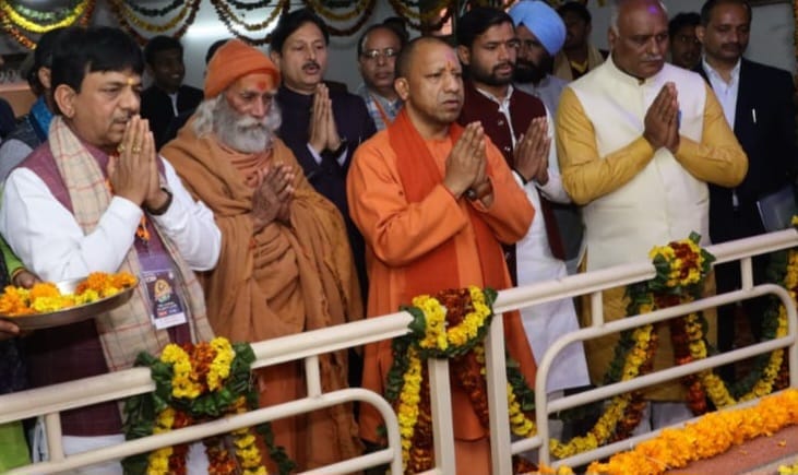 Offered floral tribute to Shiksha Rishi and worshiped in Shukdev temple.