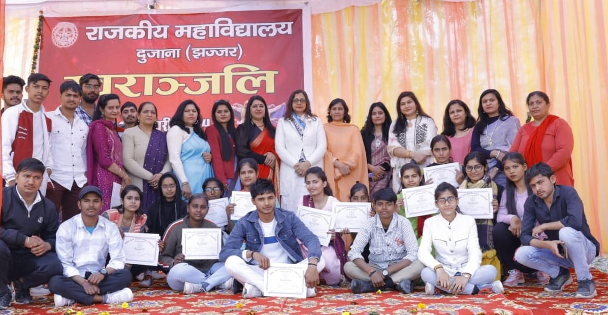 Yamini stood first in Hindi poetry and Pooja won in group dance