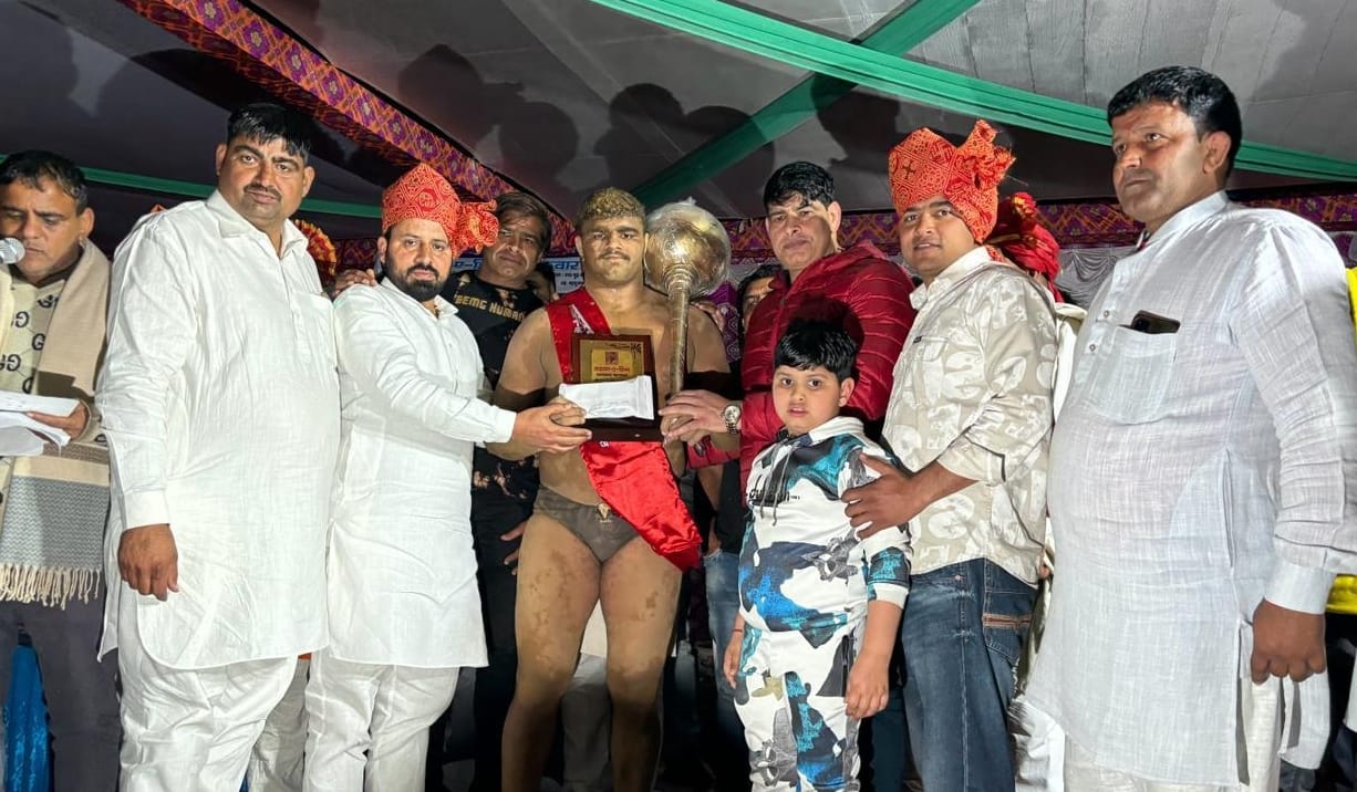 Rajat of Sonu Akhara of Rohad won wrestling worth one lakh