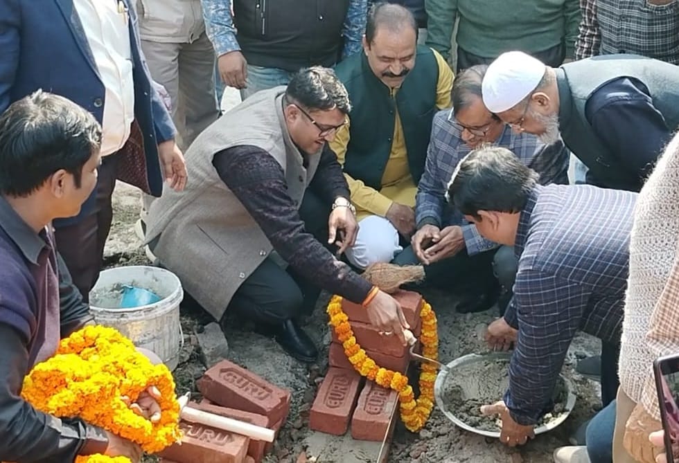 Mayor performed Bhoomi Pujan of road construction work