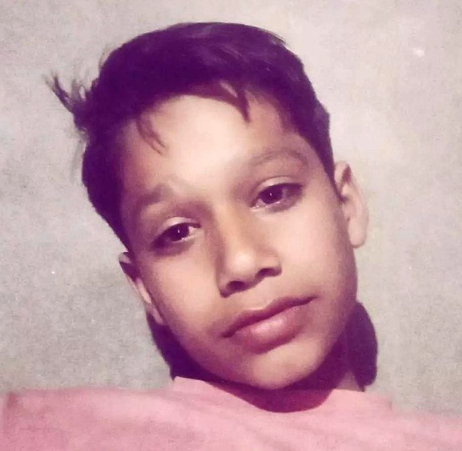 Student died due to bleeding inside his body due to knife attack