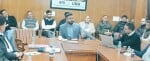 साइबर सुरक्षा के विषय को लेकर जागरूकता कार्यशाला में मौजूद उपायुक्त ऊना जतिन लाल व अन्य अधिकार