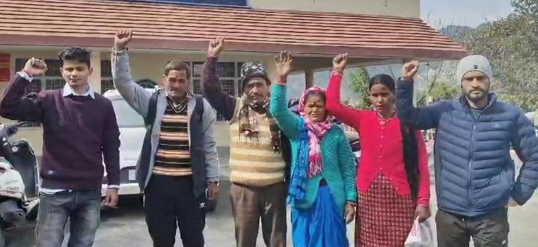 Villagers of Lahore demonstrated in the Collectorate