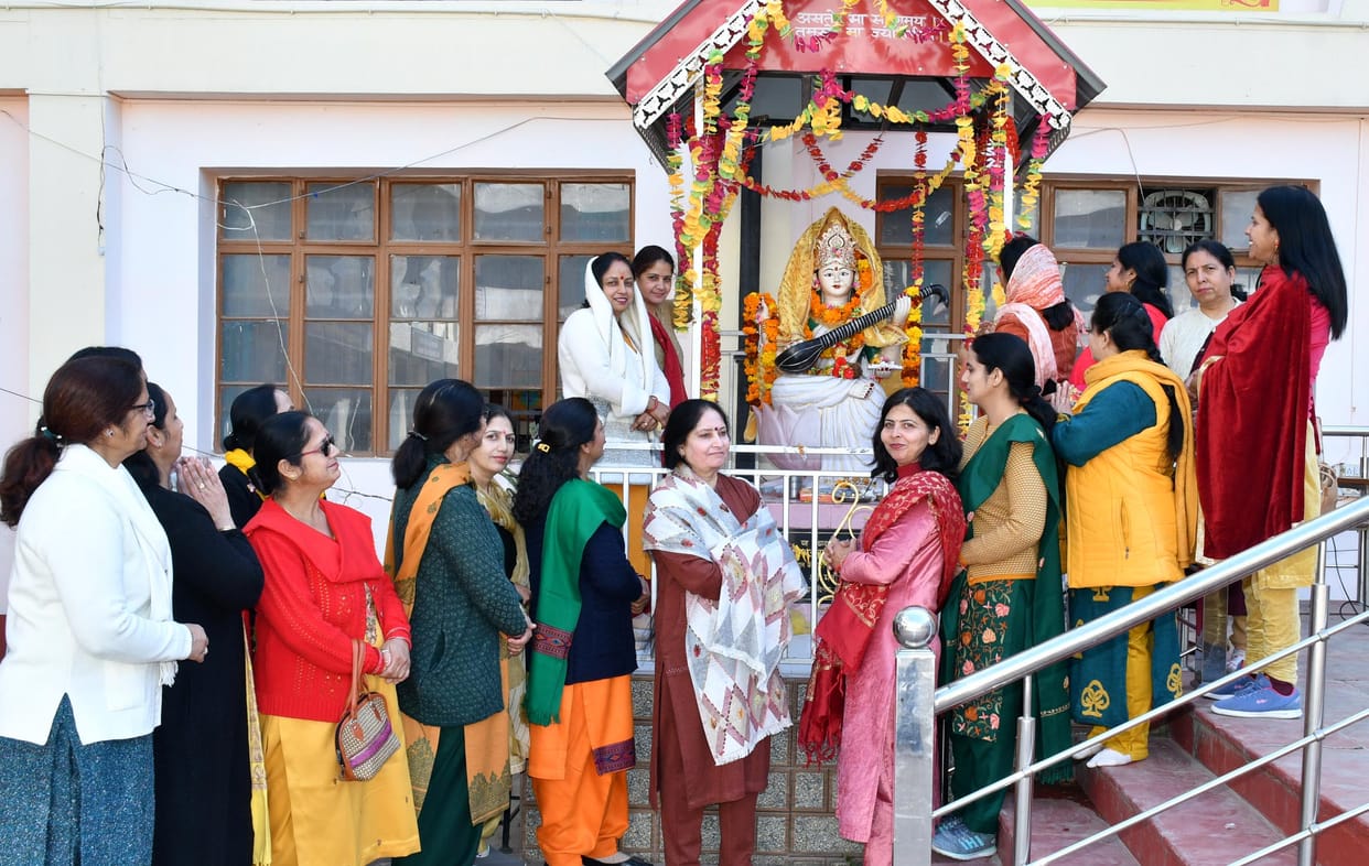 Vasant Panchami festival celebrated with great pomp in the district