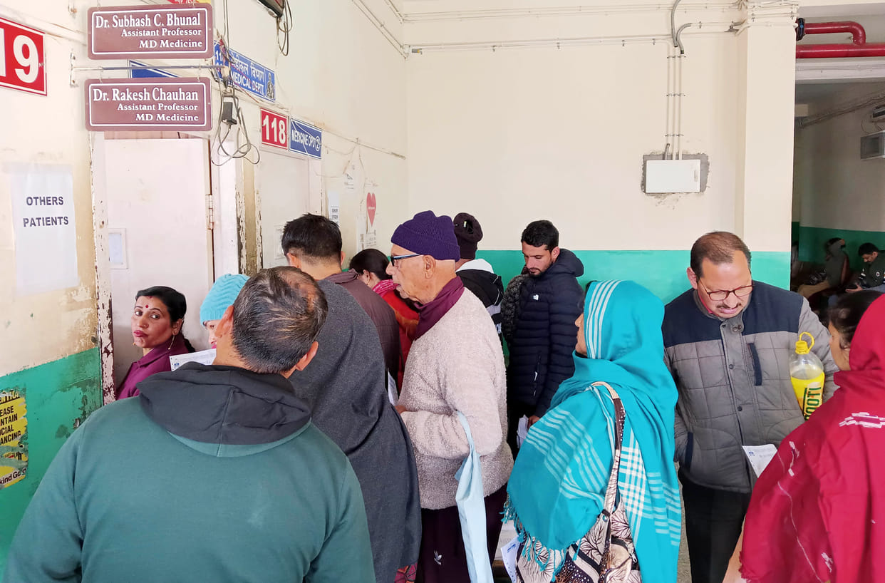 Token display plates are closed in the medical college, patients are upset