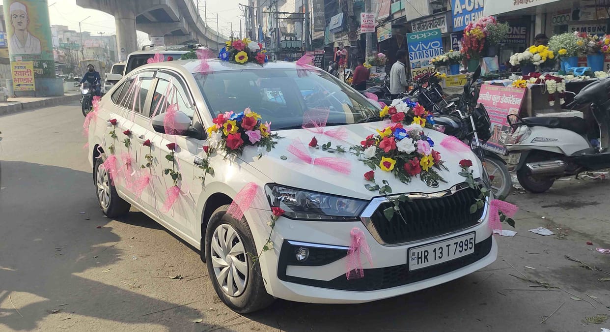 More than 100 couples tied the knot on Vasant Panchami