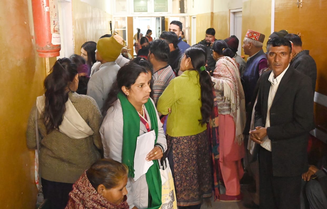 Digital X-ray machine broken, people have to wait a long time