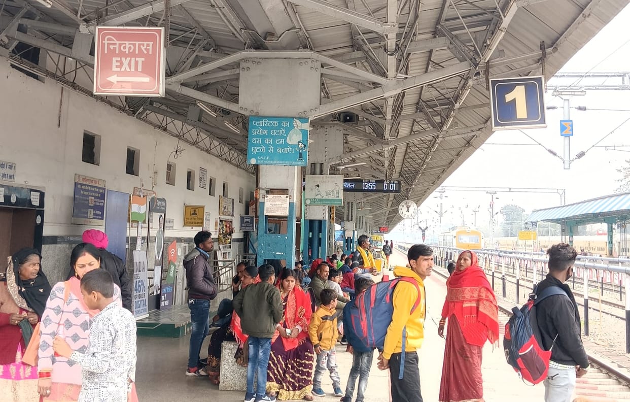 Bareilly route two pairs of trains remained cancelled, passengers worried