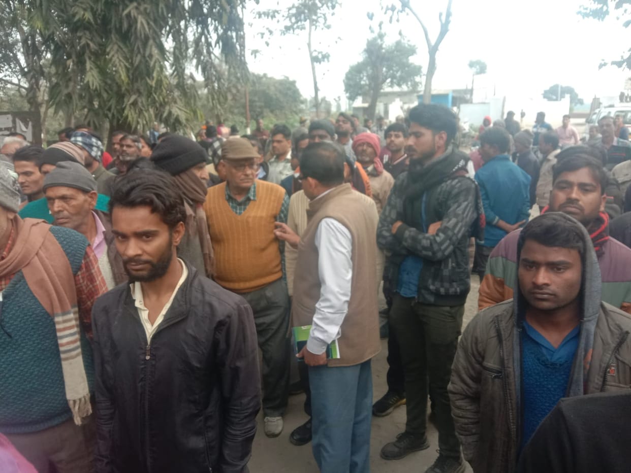 Employees created ruckus at the mill gate