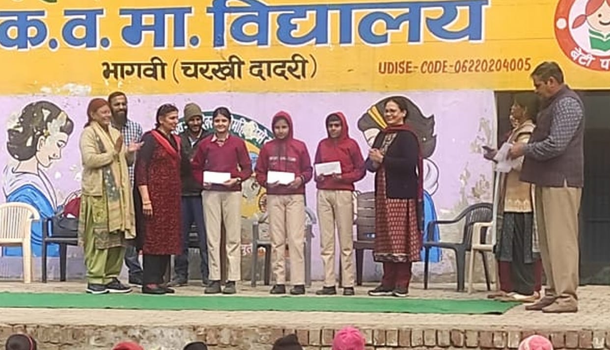 The winners were honored by presenting them money