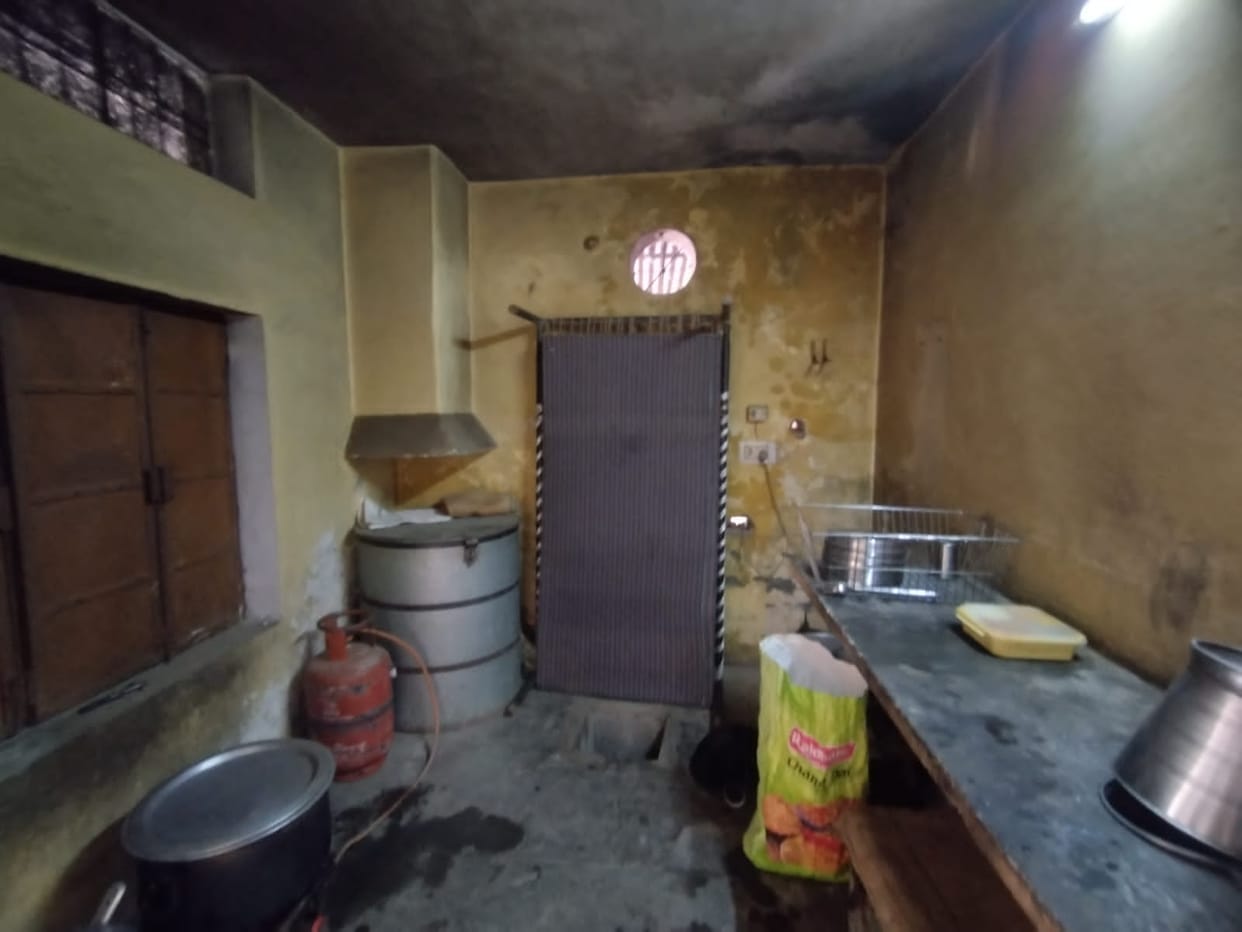 Lots of filth in school kitchen, management reprimanded