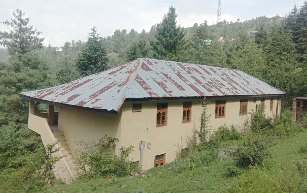 Guru's abode became a camp for pigeons and monkeys