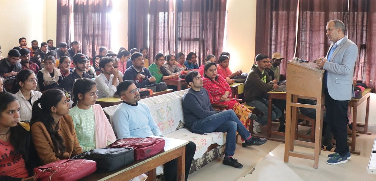 It is important to choose the right employment field at the time of studies: Dr. Satyawan