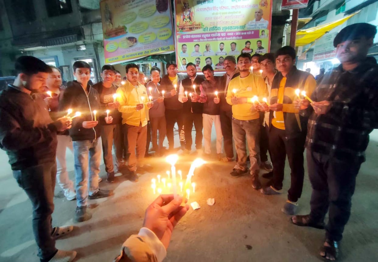 Tribute paid to martyrs by lighting candles