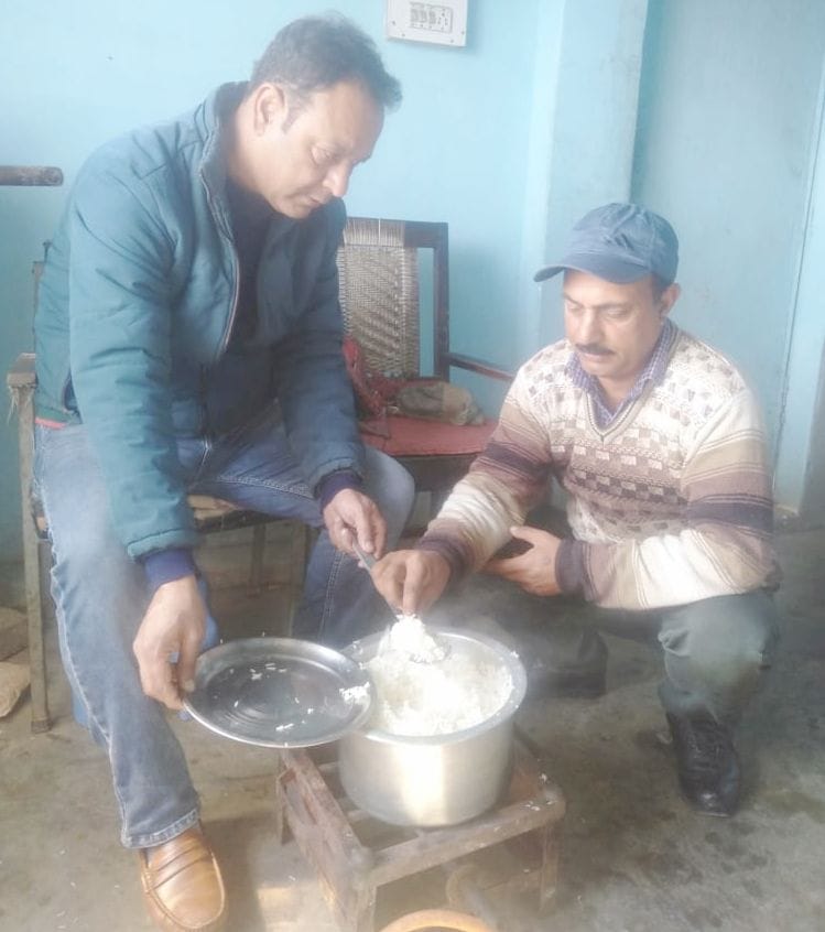 School principals served mid-day meal to students