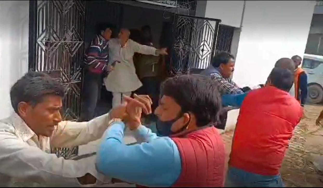 Fighting in registry office, video goes viral