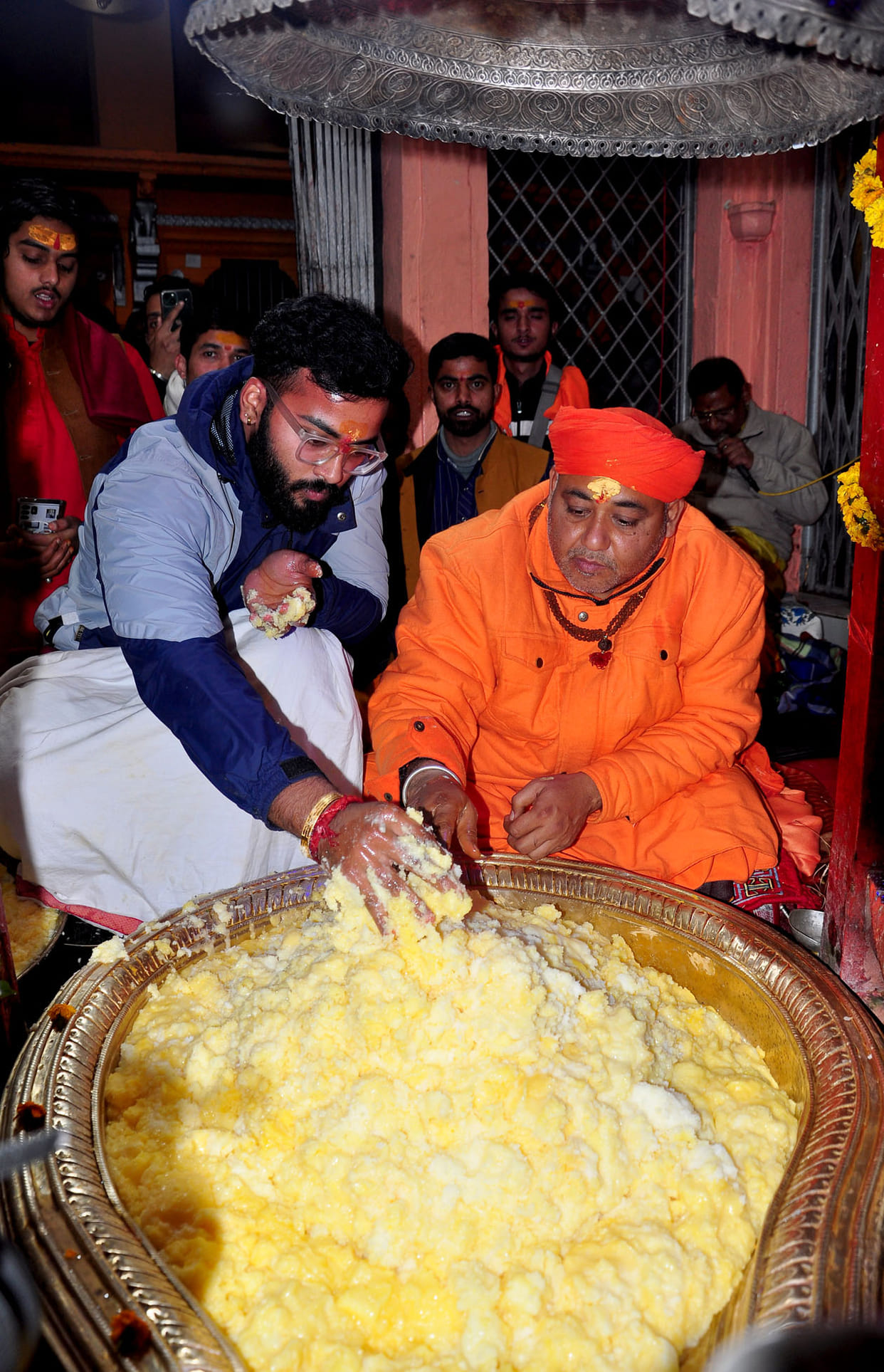 Covered Shivlinga with 40 kg ghee and offered 56 offerings.