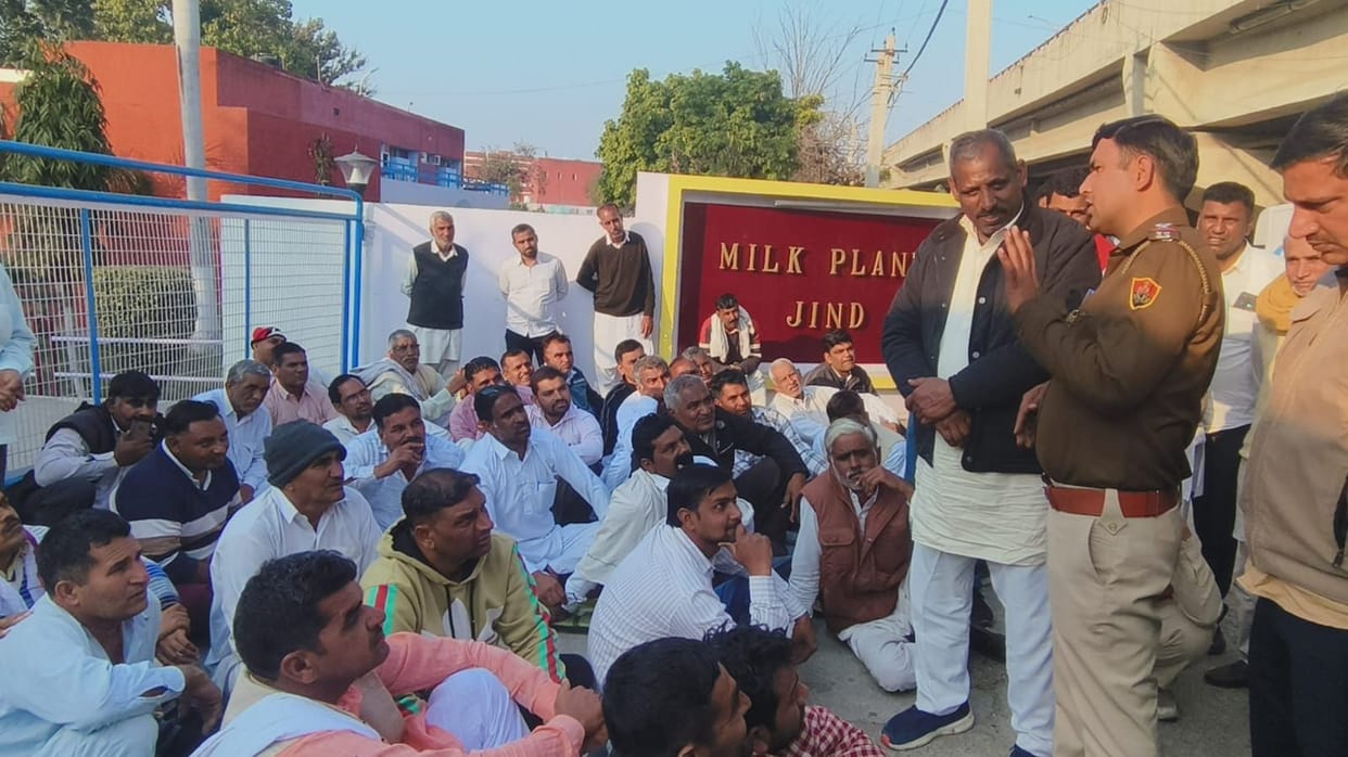 Milk suppliers did not allow vehicles to pass from Vita plant, supply disrupted
