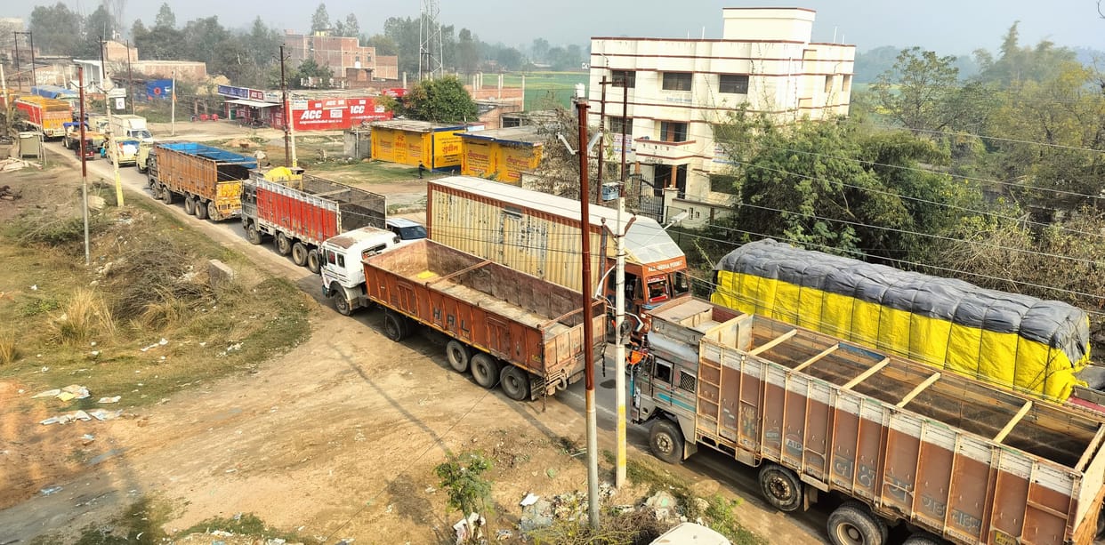 Jam on Gauriganj-Amethi road, people got upset