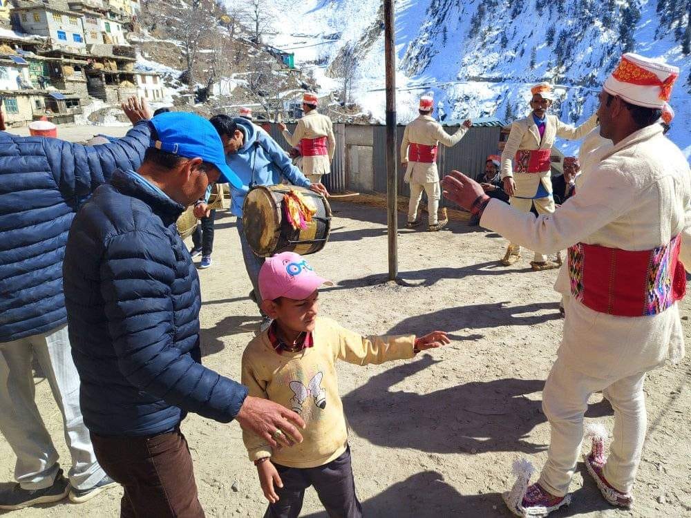 Rath Yatra from Tindi of Lahaul welcomed with drums and drums