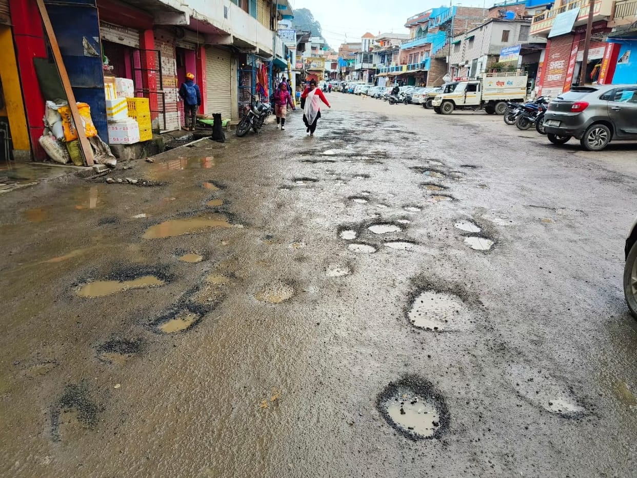 People upset due to bad condition of roads in Wadda town