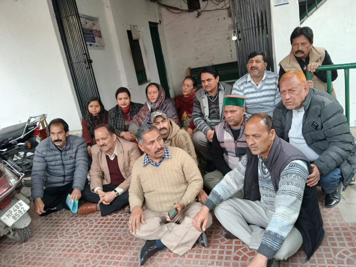 Party workers also sat on strike along with Congress supported councilors