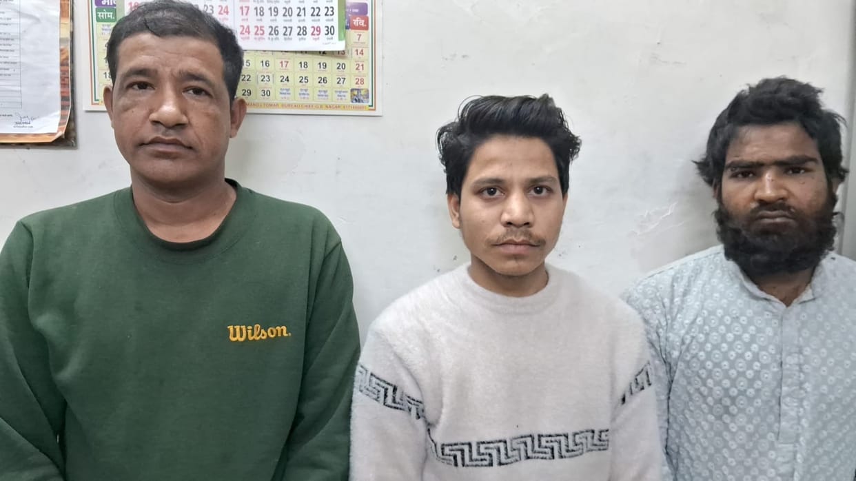 Prostitution was going on in a rented flat, 11 people including operators caught