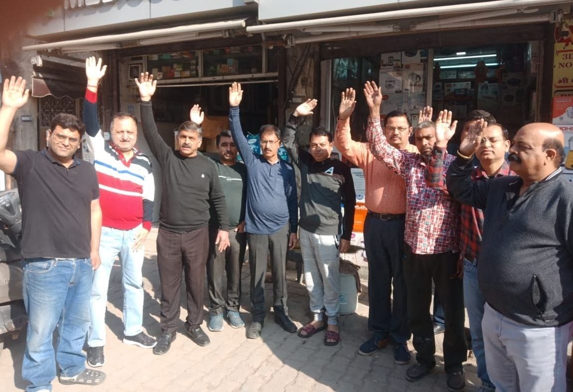 Terror of thieves: broke the locks of five shops, could not steal