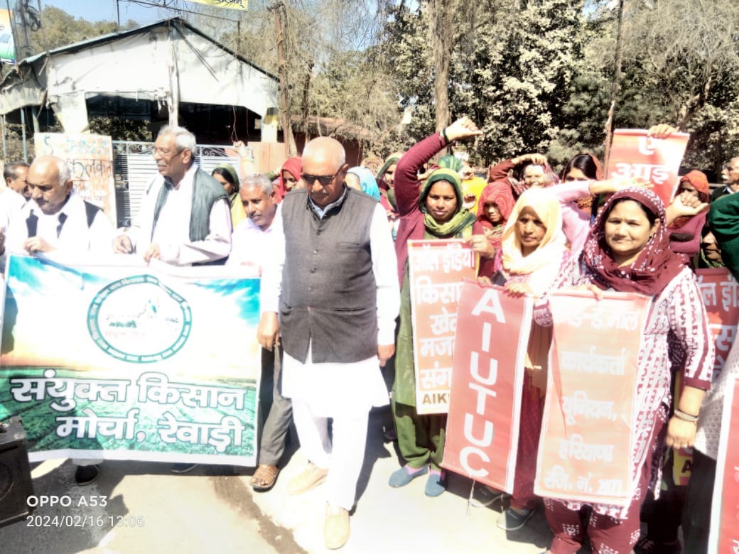 Employees of many departments joined the strike, demonstrated