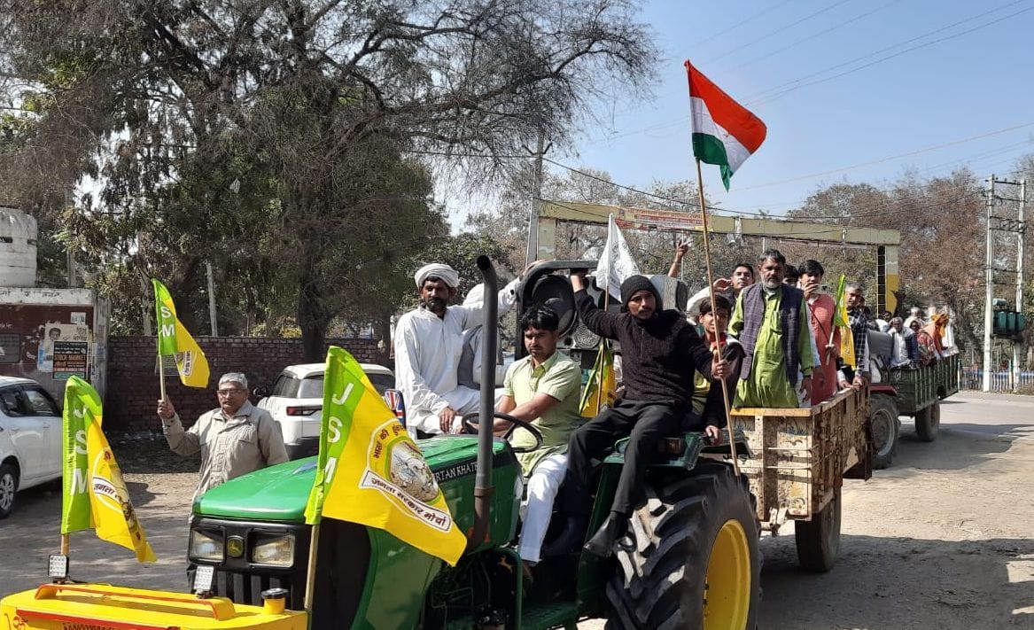 Demonstration outside the Mini Secretariat for the release of arrested farmers