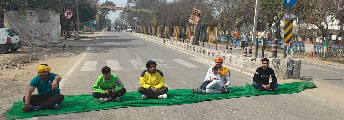 Cow devotees blocked the road for the safety of cows