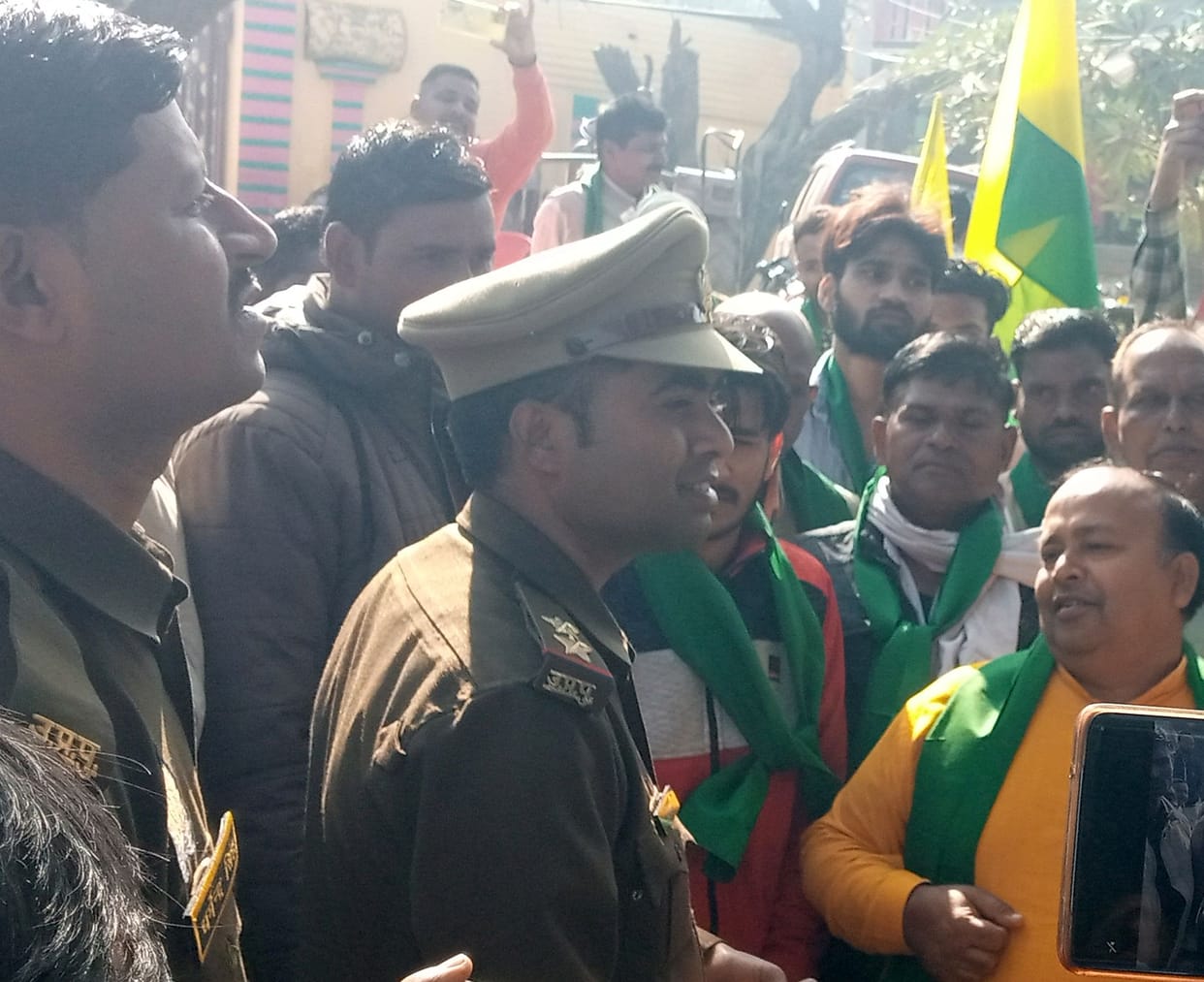Farmers clash with police in Alhaganj