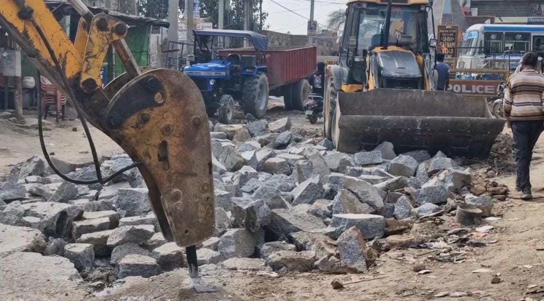 Work to repair 400 meter stretch from Shah Satnam Singh Chowk begins