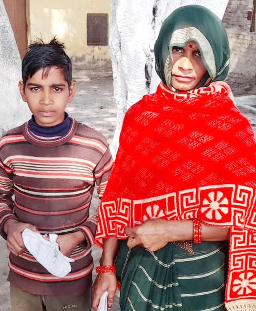 Two youths cheated 30 thousand rupees from a woman in the bank