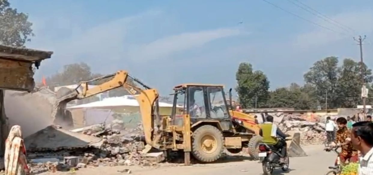 Walls of Sanskrit College demolished in Khudaganj