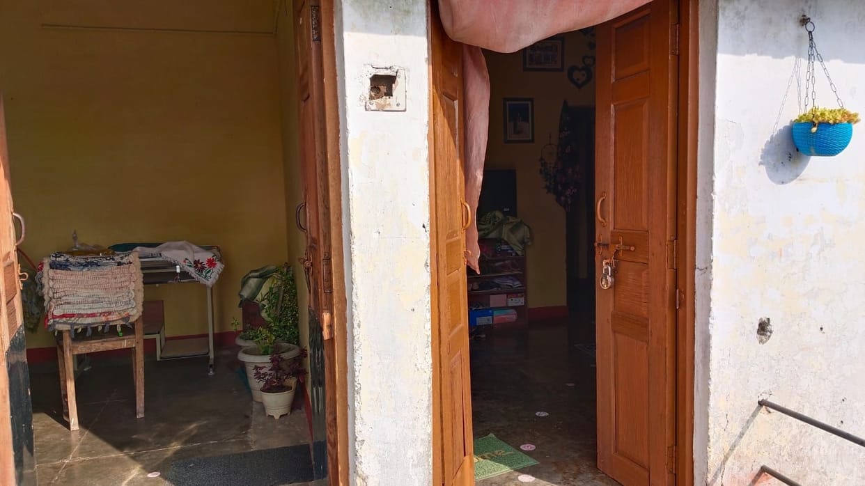 Thieves broke locks of two residential rooms in Polytechnic