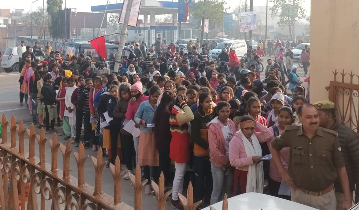 Crowd of candidates from examination centers to the highway
