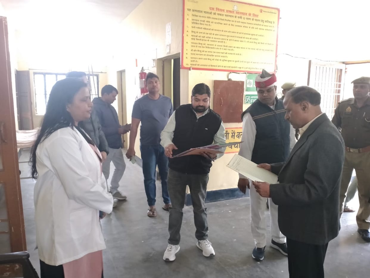 DM inspected Gajraula and Gandhinagar PHC