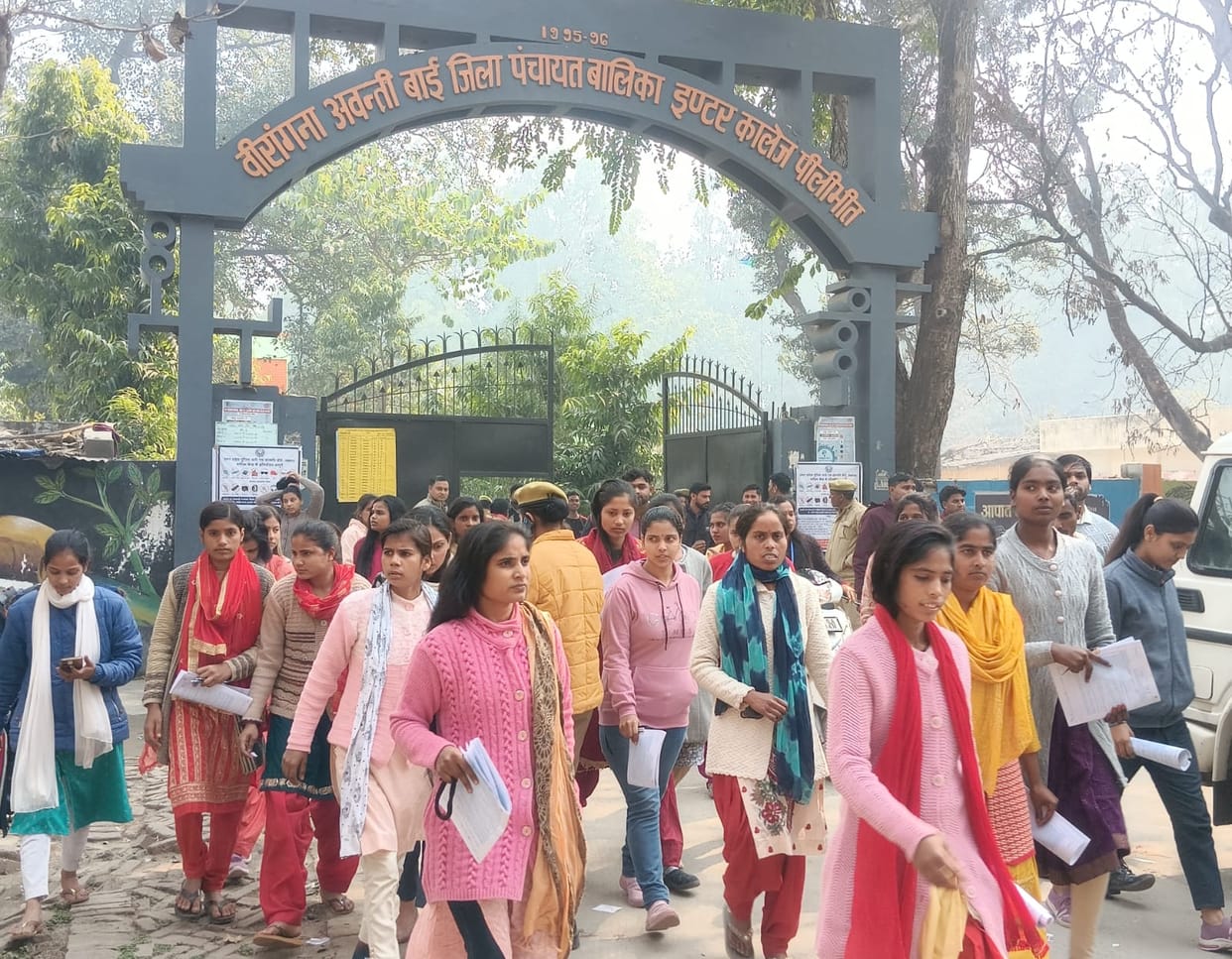 When the candidates left after the examination, the traffic system deteriorated.