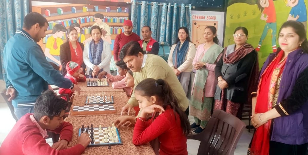 Students move checkmate pieces on the chess board