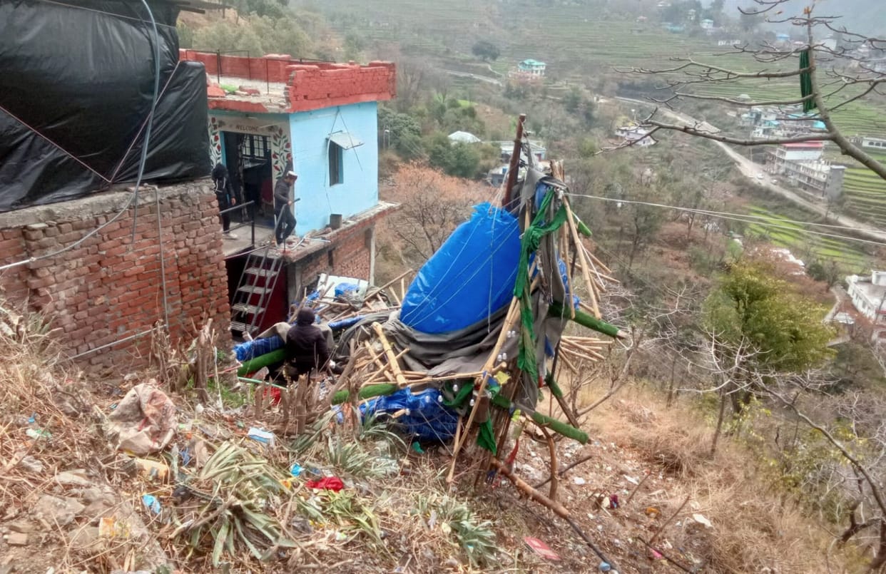 Cafe roof blown off by storm, tree falls on car in Dalhousie, 300 houses in darkness