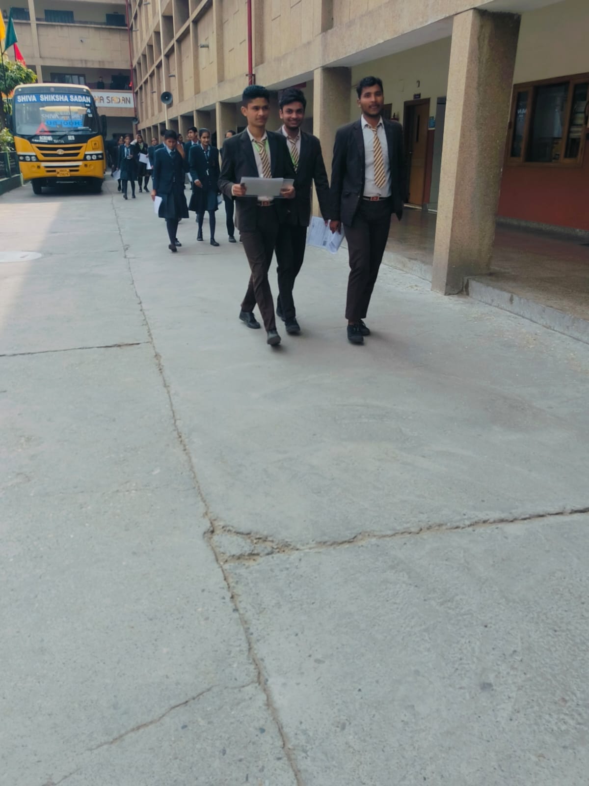 Students of class 10th gave the paper of Sanskrit and class 12th of Hindi subject.