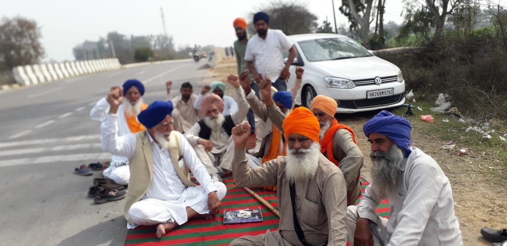 Farmers sitting on permanent strike are waiting for the next order